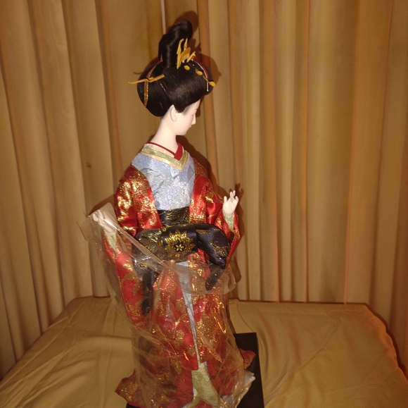 High Value Limited Edition Japanese Geisha Doll - Picture 11 of 16